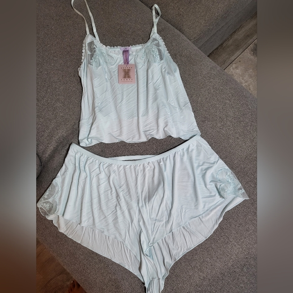 Savage X Fenty Other - Savage X Fenty 2 piece pijama 95% Rayon, Pistacio color, 3X